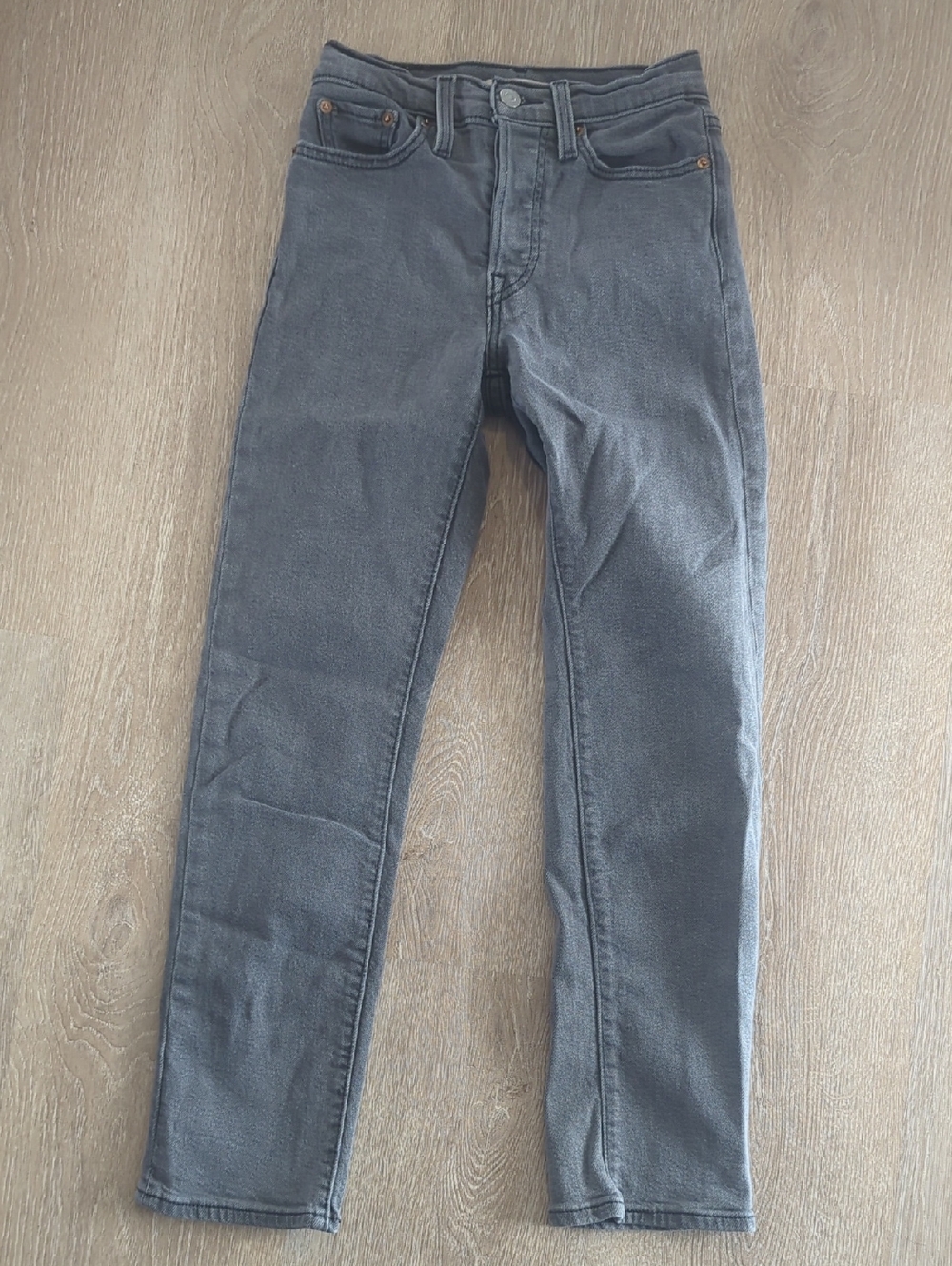 Wedgie Fit Gray Levi Jeans